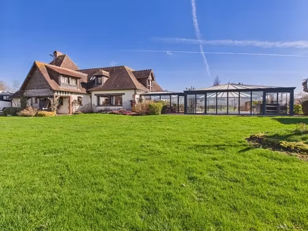 grande maison de caractère et ses trois maisons d'amis
