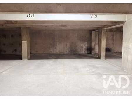 parking à paris (75010)