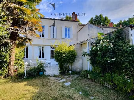 belle maison de ville - saintes centre-ville (réf.11545)