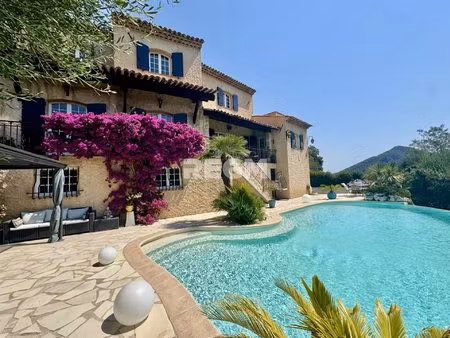 villa avec piscine secteur recherché