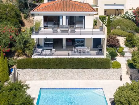 villa de 204 m2 à mandelieu-la-napoule avec vue panoramique sur la baie de cannes