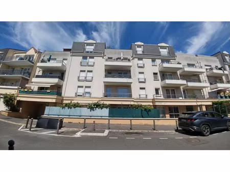 bel appartement de 4 piècesen centre ville avec balcon  box et cave