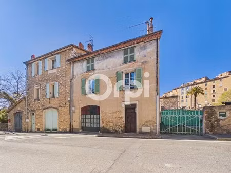 appartement t3 / seillans village - accès facile - stationnement facile - commodités à...