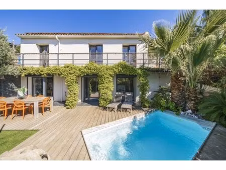 villa entièrement rénovée avec piscine à cavalaire