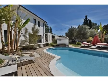 villa contemporaine exceptionnelle à nages-et-solorgues