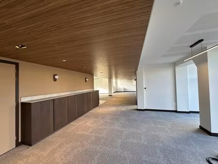 location bureaux 180 m² à 367 m²