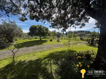 ensemble de deux maisons totalisant 335 m2 de plain pied sur terrain de 22971 m2