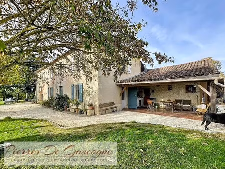 proche condom - maison de campagne secteur castera-verduzan sur 10.095m² de terrain.