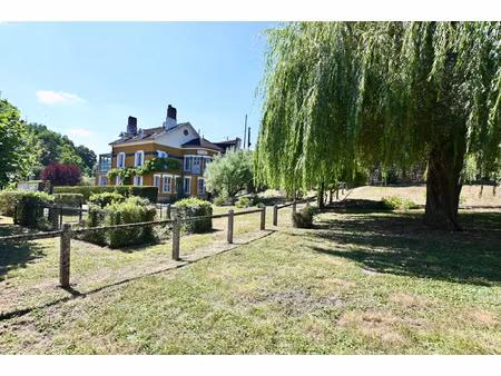 appartement en rez-de-chaussée dans une demeure de charme.