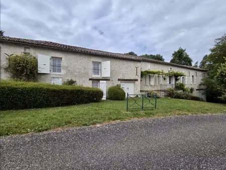 authentique longère en pierre de 123 m2 avec parc arboré et studio indépendant