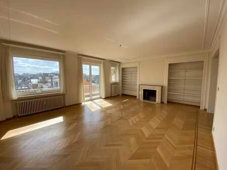 lumineux 2 chambres (+bureau) — quartier châtelain/brugmann