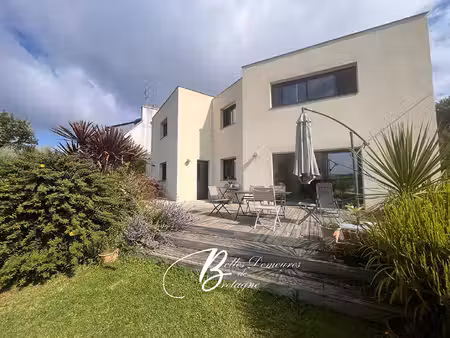 a vendre spacieuse contemporaine proche des plages en presqu'île de crozon  finistère
