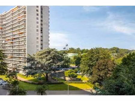 spacieux appartement de 3 chambres avec garage bien situé