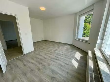 appartement 3 chambres avec terrasse et place de parking