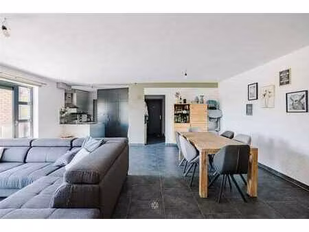 appartement de 2 pièces spacieux et prêt à l'emploi
