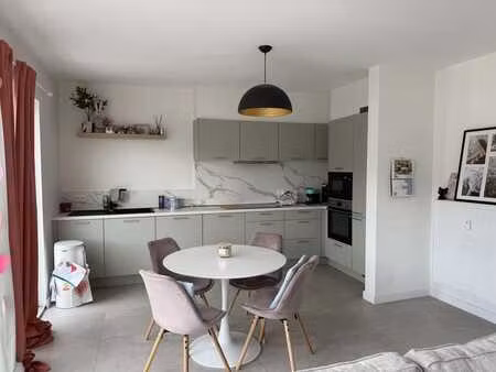 ruim en lichtrijk appartement met 2 slaapkamers in het ha...