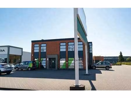 bureaux à louer avec 15 parkings et stockage !