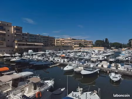 loue place de port au marco poloà l'année 6m50 x 2 m50 mandelieu