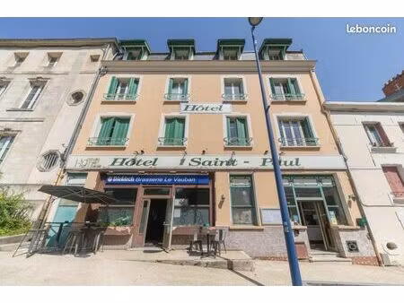 immeuble 25 pièces 900 m²
