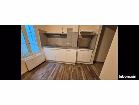 t2 de 40 m² avec cour – centre-ville de saint-jean-d'angély