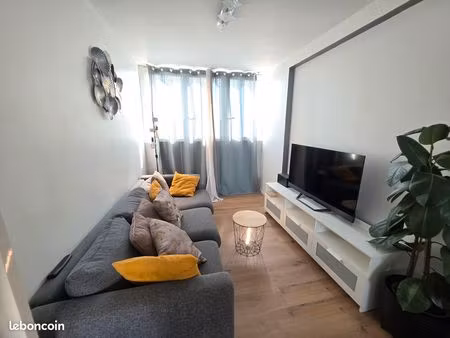 magnifique t4 de 67 m² entièrement rénové et meublé – proche rer c