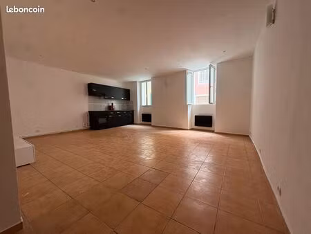 appartement lumineux au 1er etage