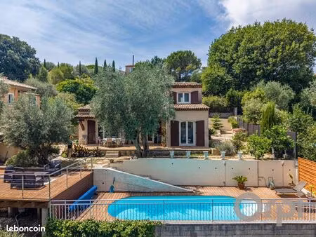 villa 4 pièces 102 m²