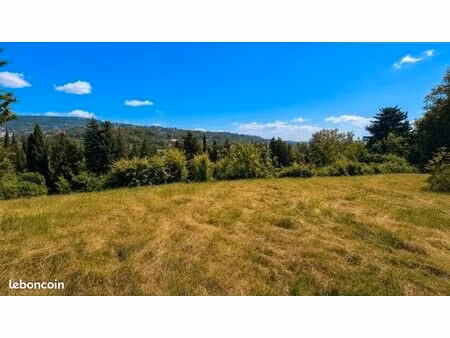 terrain 3 070 m² grasse