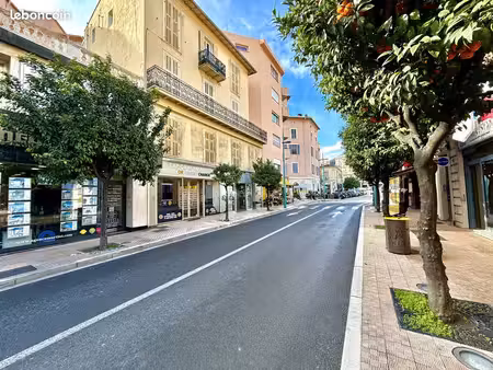 boutique 140 m² menton