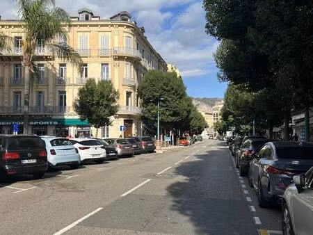 boutique 70 m² menton