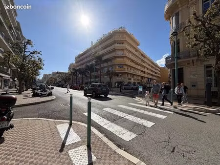 boutique 43 m² menton