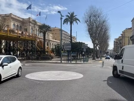 boutique 48 m² menton
