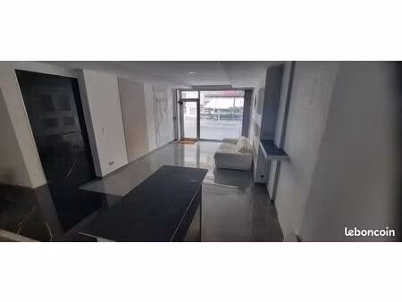 grand local commercial 82 m2 quartier regence juan les pins possibilité logement 3p après 