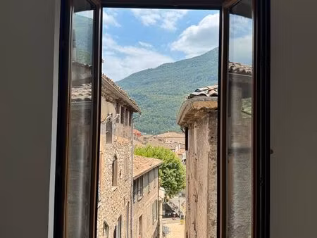 appartement rénové 4 pièces au centre de puget-théniers