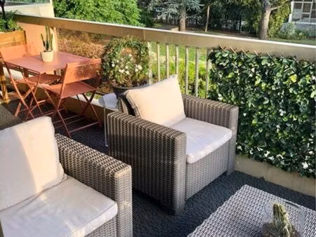 2pieces+cave  climatisé  rénové  grande terrasse