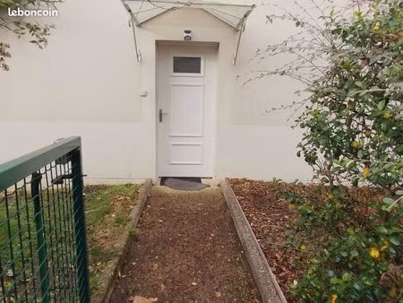 t3 - 66m2 avec jardin privatif de 92m2 - rdc- centre la ville aux dames