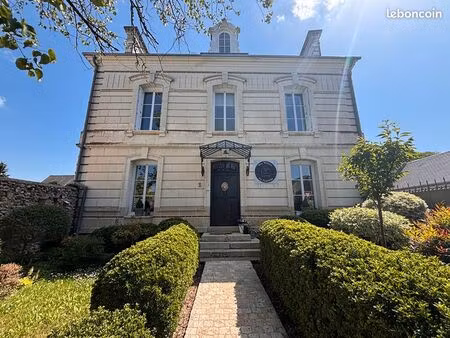 maison 13 pièces 301 m²