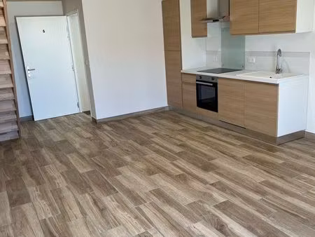 à louer appartement t3 en duplex