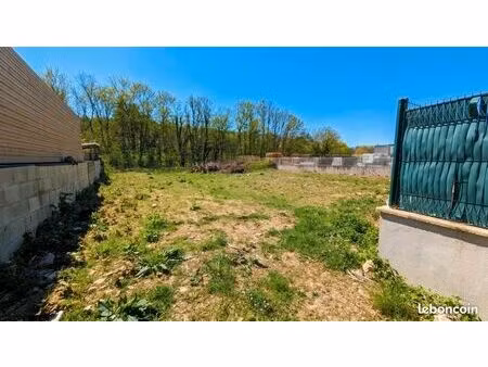 terrain 1 063 m² saint clair de la tour