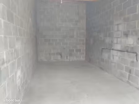 garage à louer touvent