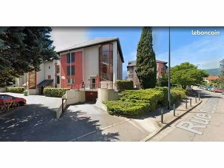 garage. 14m2. commandant perreau. grenoble