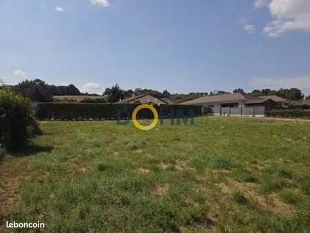 terrain 650 m² châbons