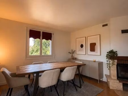 t3 75m² rénové + 2 parkings – la chaussée-saint-victor