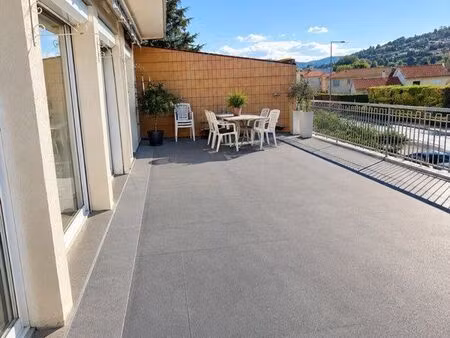 grand f4 de 110 m² avec terrasse de 60 m² et garage de 60 m²