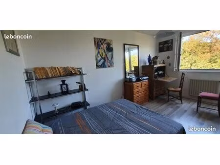 t2  avec balcon  parking privé  loyer 495 hc
