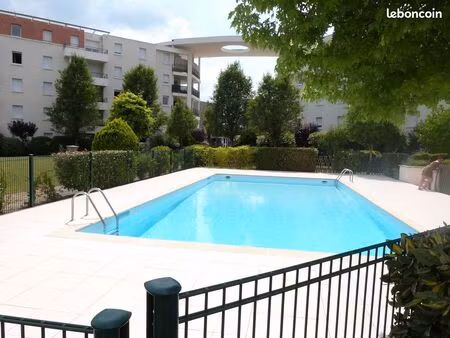 magnifique appartement 43m2  terrasse  parking  piscine  quartier 2 lions tours  tramway à