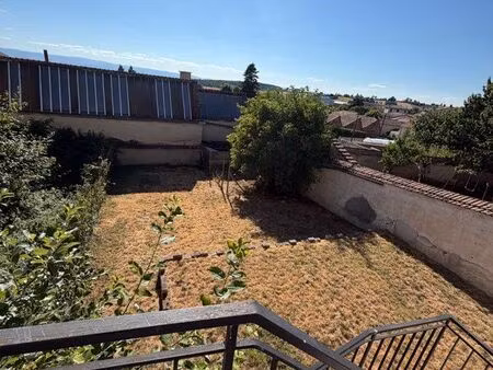 location maison de village