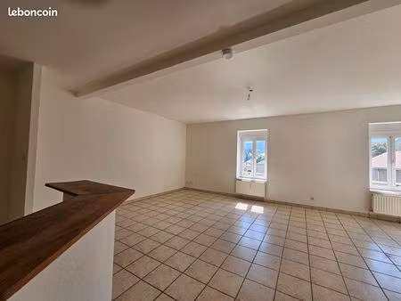 dunières dunières hyper centre  à louer t4/3 chambres en duplex de 78 74 m² + place de par