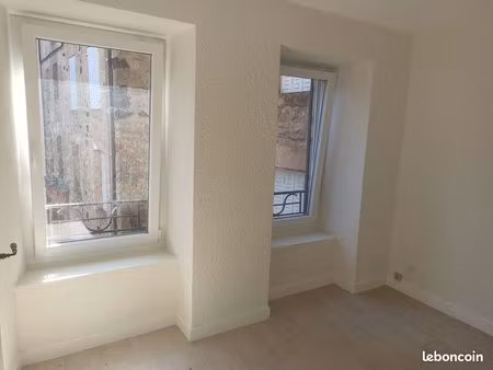 location f3 à pradelles 43420