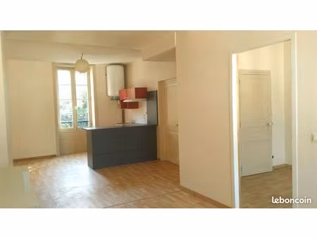 appartement lumineux. 40m2. centre-ville souillac